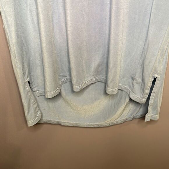 Under Armour Short Sleeve Open Back Blue Top Size Small - Picture 3 of 4